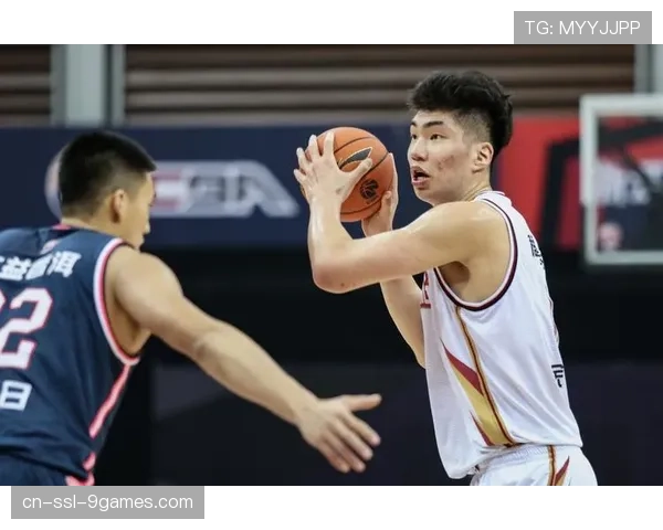 评论：年轻中锋余嘉豪的进步，是否标志着CBA内线风格的转变？