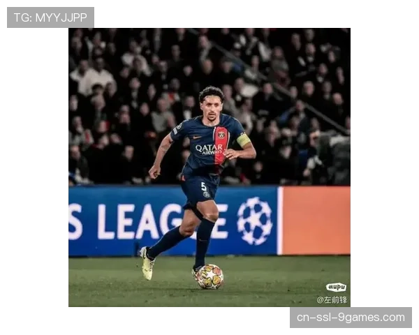 巴黎后卫马尔基尼奥斯头部受伤，经包扎后继续坚持比赛